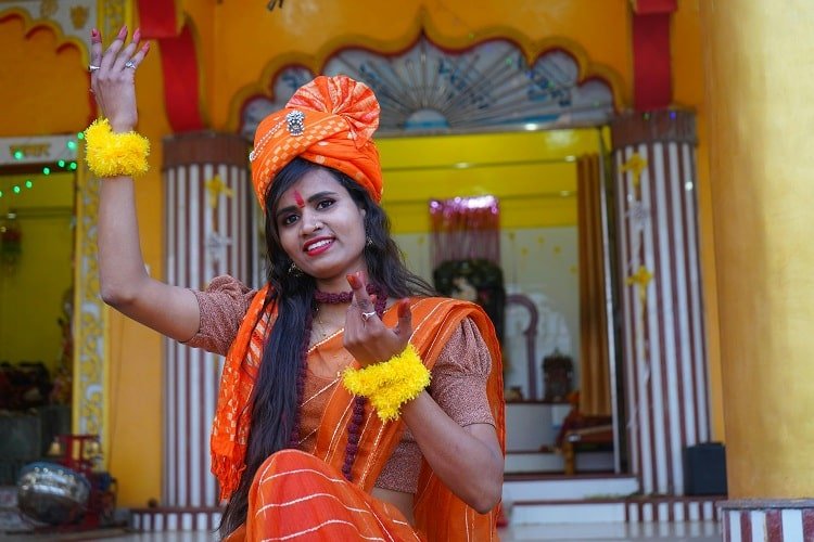 मंदिर का शांत ग्रामीण वातावरण